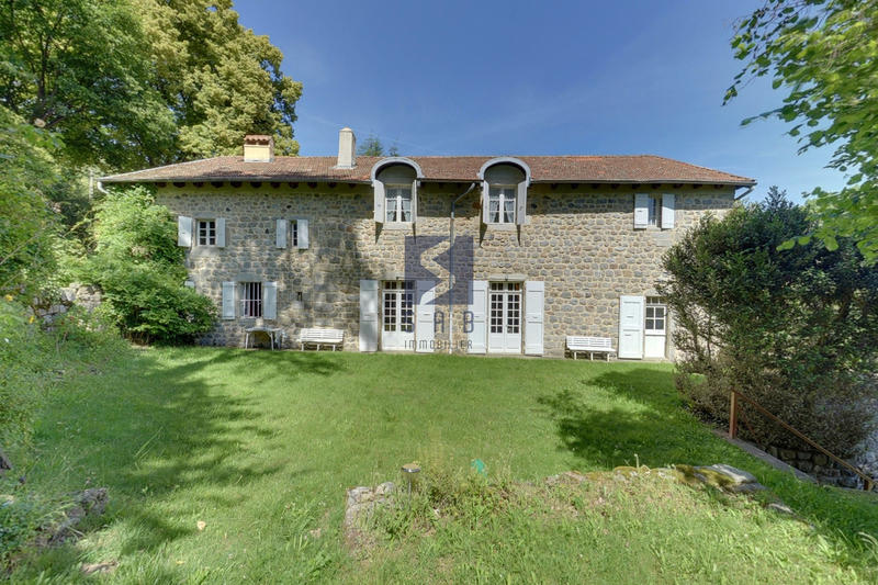 Maison - 369 m² - 12 pièces