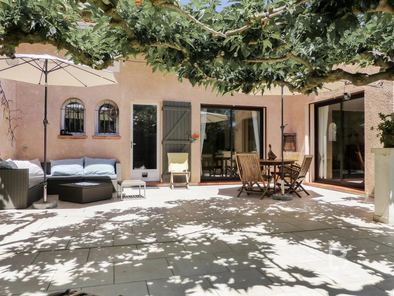 Maison - 229 m² - 9 pièces