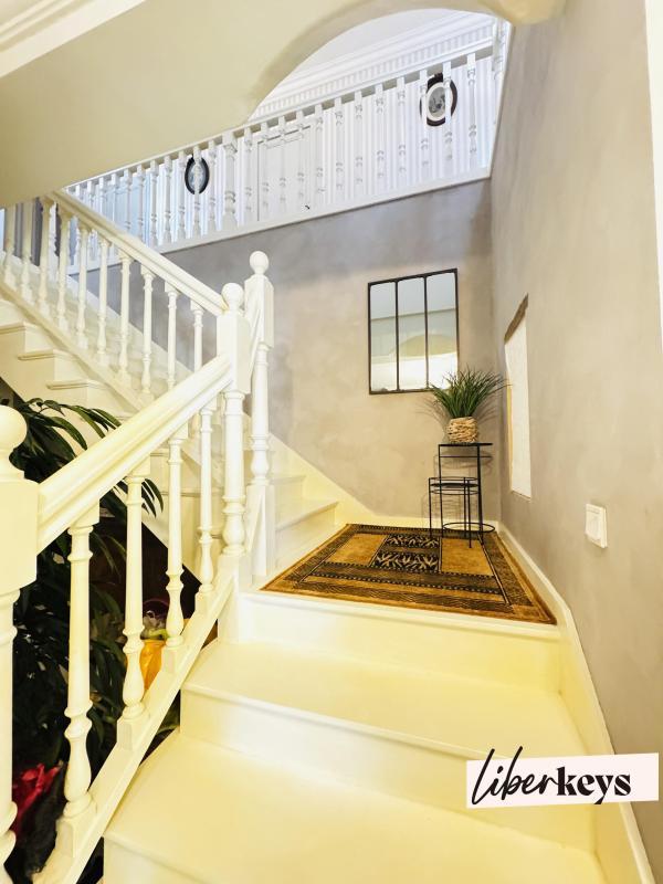 Maison - 227 m² - 8 pièces