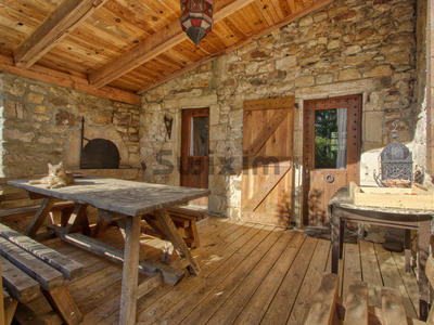 Mas - 270 m² - 13 pièces