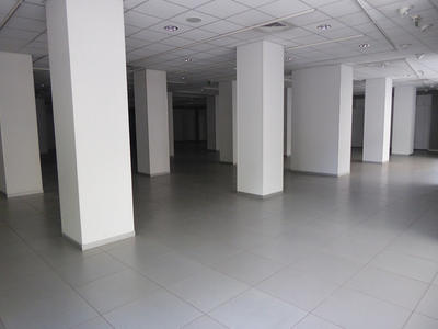 Local commercial - 1 400 m²