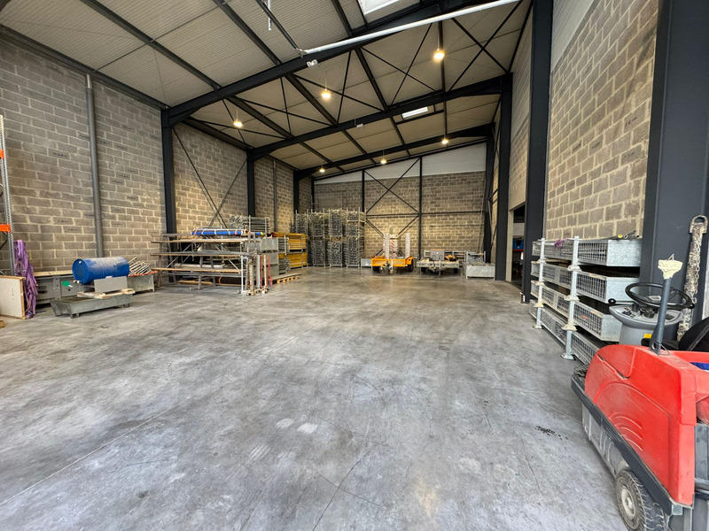 Entrepôt - 1 008 m² - 6 pièces