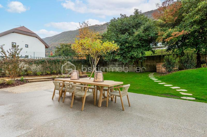 Maison - 303 m² - 8 pièces