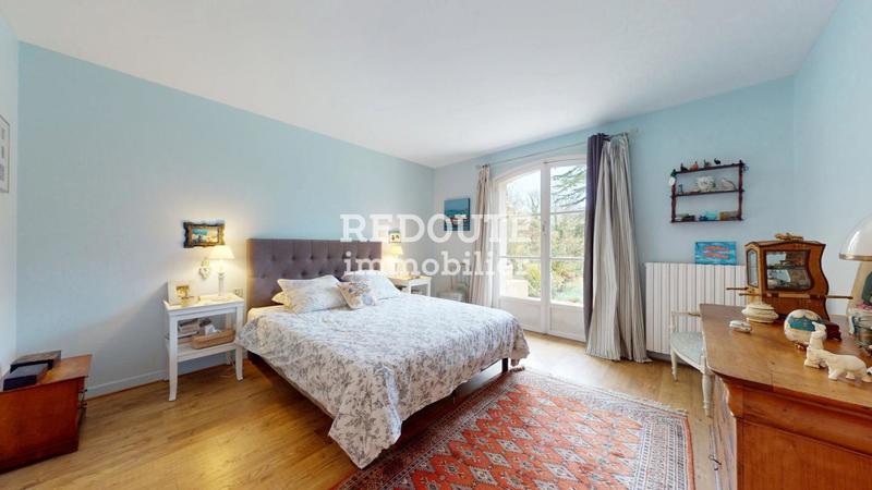 Propriété - 239 m² - 8 pièces