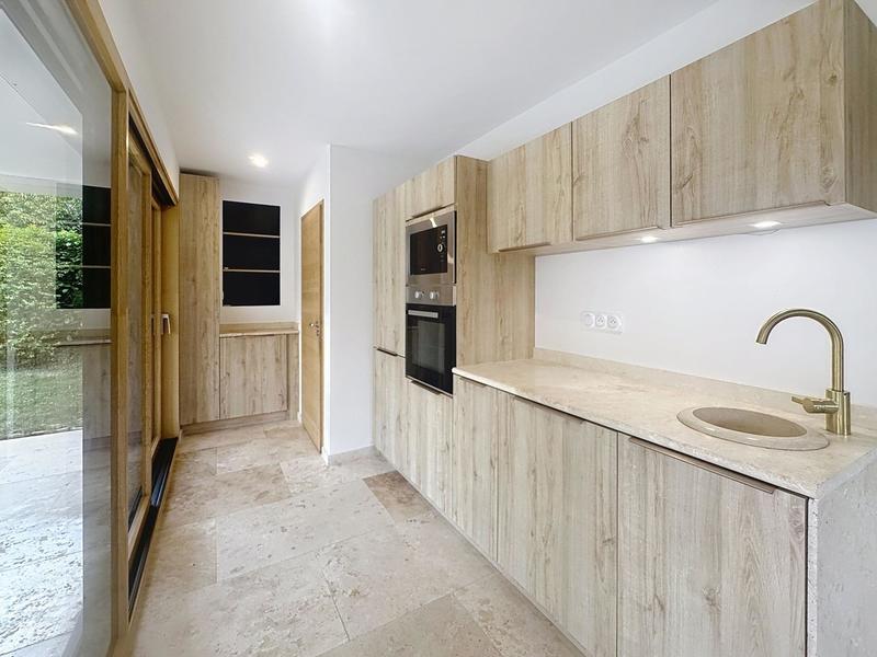 Maison - 221 m² - 6 pièces