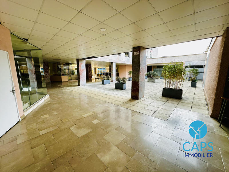 Local commercial - 70 m² - 2 pièces