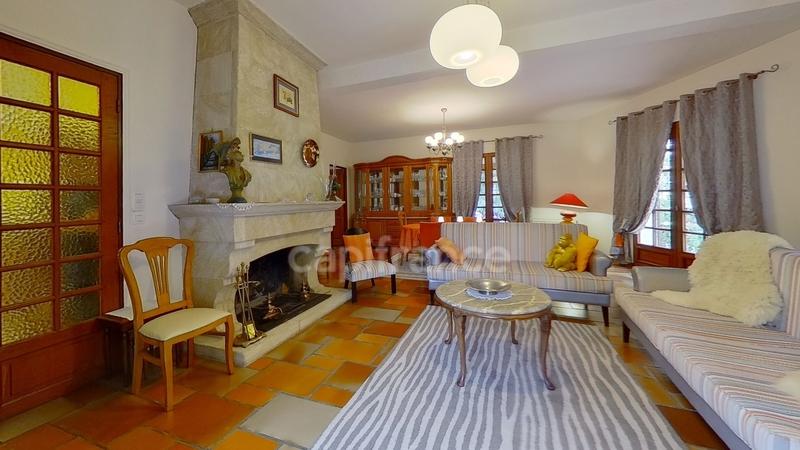 Maison - 235 m² - 8 pièces