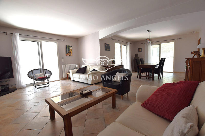 Villa - 206 m² - 9 pièces