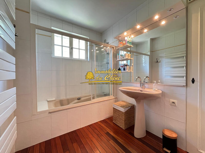 Maison - 216 m² - 7 pièces