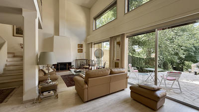 Maison - 220 m² - 8 pièces