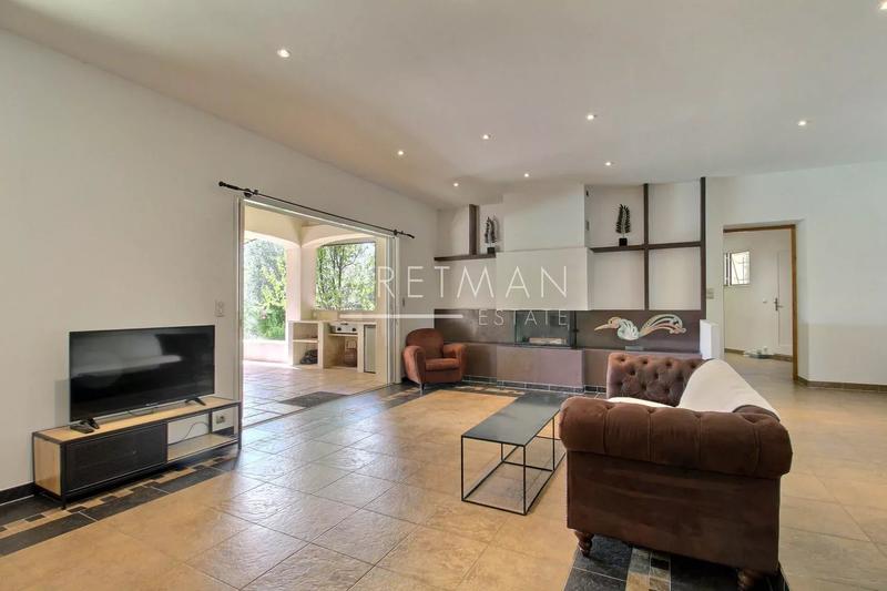 Villa - 225 m² - 6 pièces