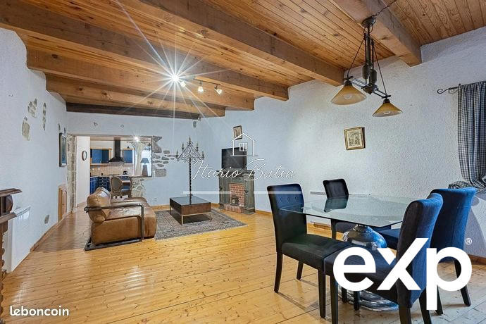 Maison - 238 m² - 9 pièces