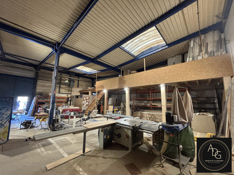 Local d'activités - 250 m²