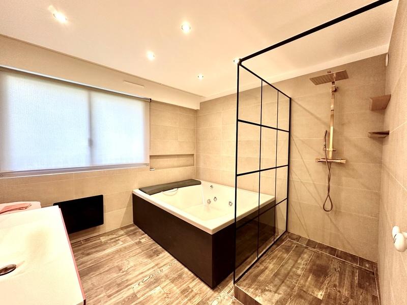 Appartement - 180 m² - 5 pièces