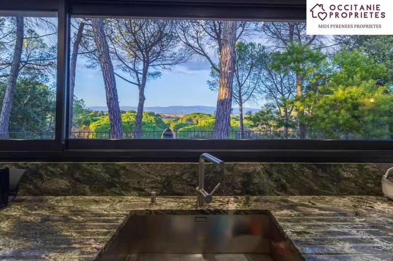 Propriété - 320 m² - 7 pièces