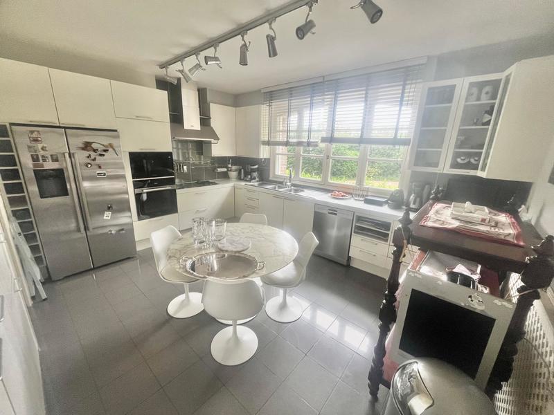 Maison d'architecte - 275 m² - 9 pièces