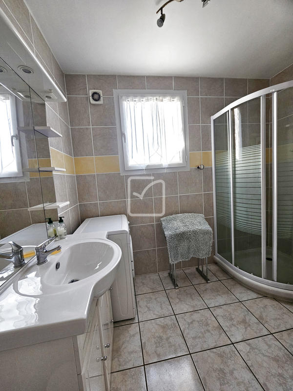 Maison - 256 m² - 12 pièces