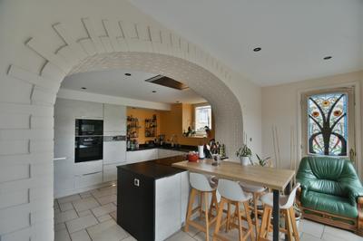 Maison - 270 m² - 9 pièces