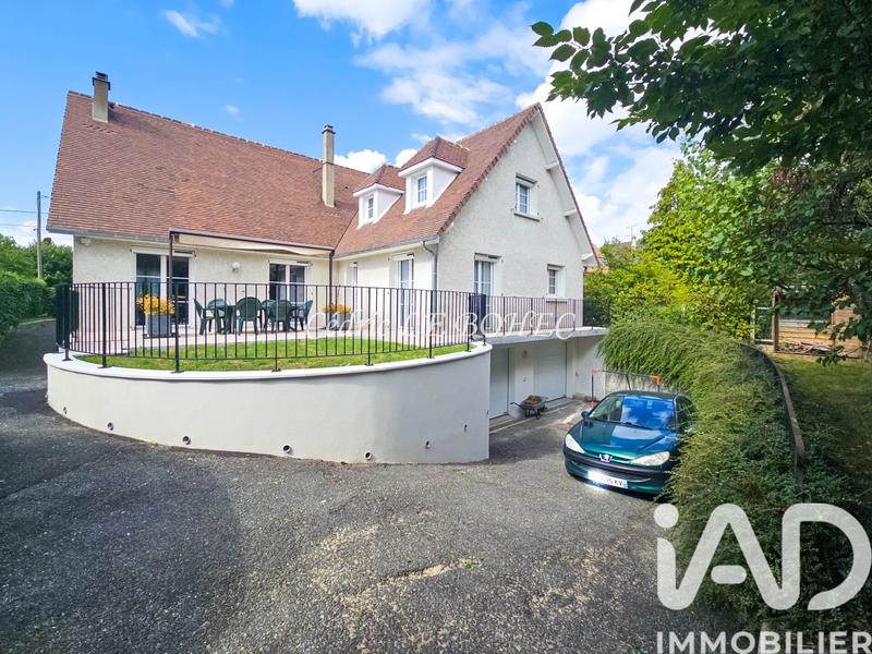 Maison - 198 m² - 8 pièces