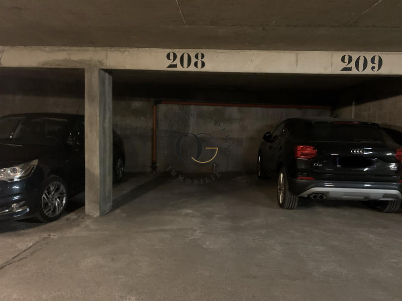 Parking / Garage - 11 m²