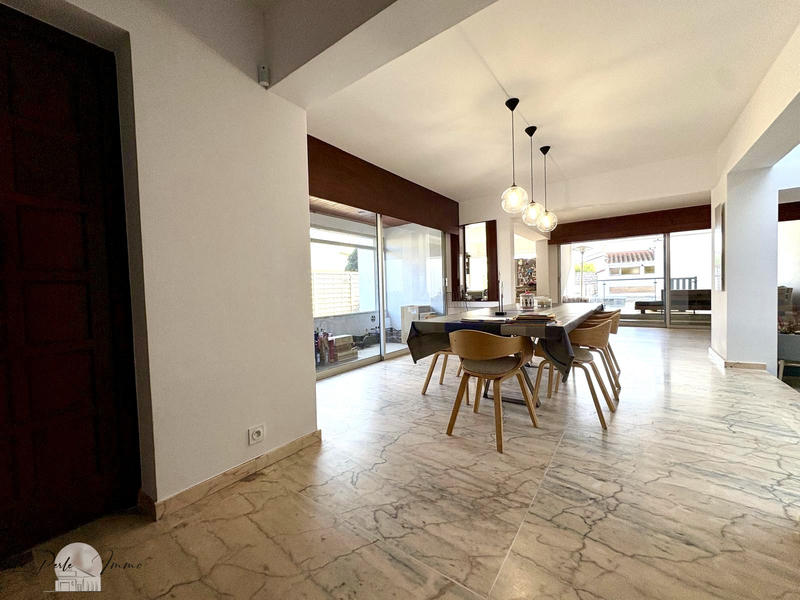 Villa - 300 m² - 7 pièces
