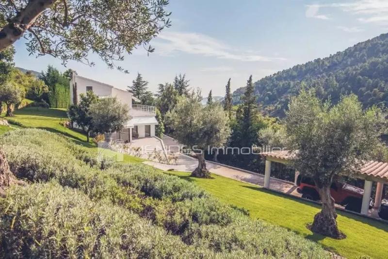 Villa - 353 m² - 6 pièces