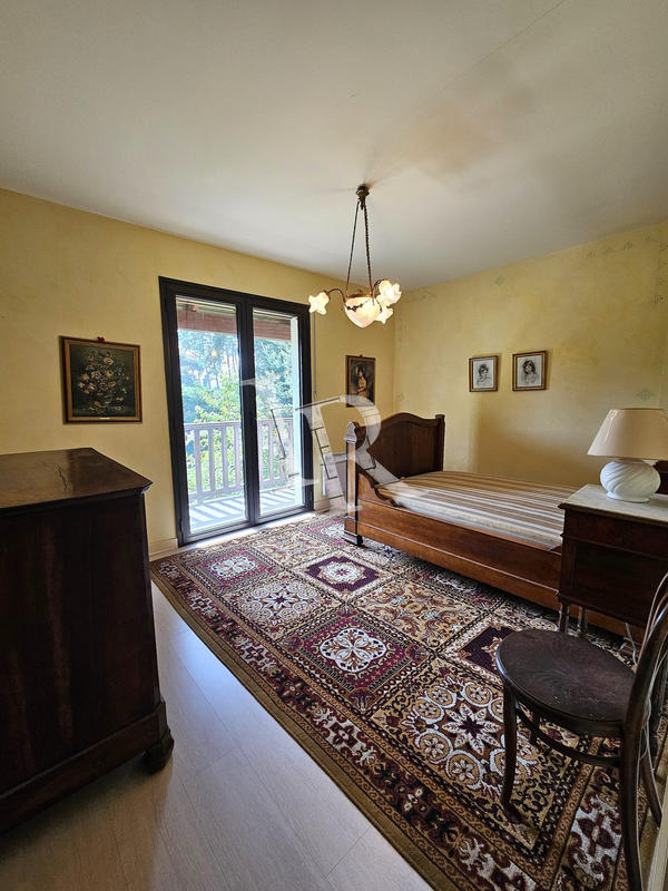 Maison - 286 m² - 8 pièces