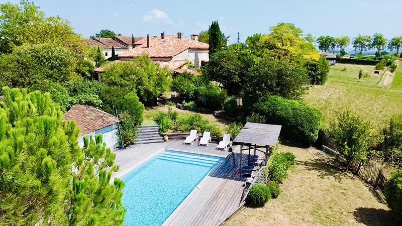 Propriété - 250 m² - 10 pièces