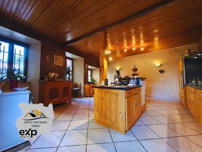Maison traditionnelle - 215 m² - 8 pièces
