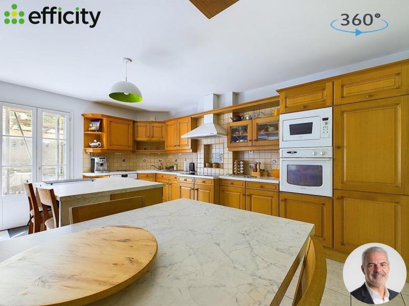 Maison - 290 m² - 8 pièces