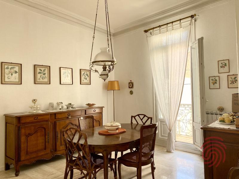 Appartement bourgeois - 114 m² - 4 pièces