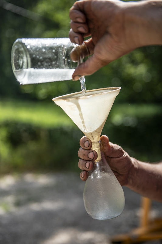Atelier d'aromathérapie familiale dans une distillerie d’huile essentielle