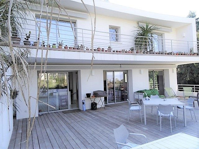 Villa - 255 m² - 7 pièces