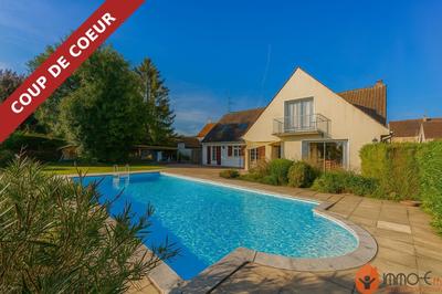 Maison - 230 m² - 8 pièces