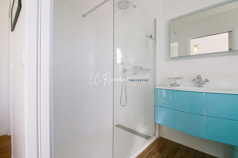 Villa - 250 m² - 8 pièces