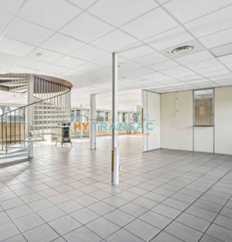 Entrepôt - 5 023 m²