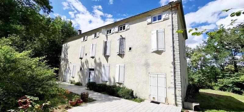 Château - 288 m² - 9 pièces