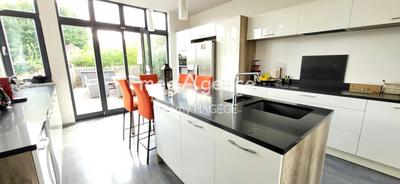 Maison - 200 m² - 7 pièces