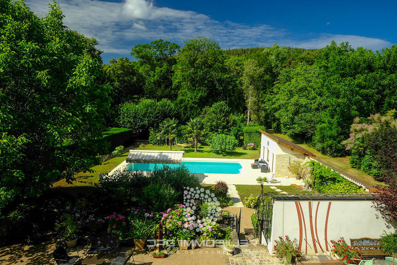 Propriété - 445 m² - 24 pièces