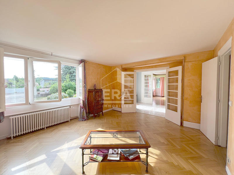 Maison - 216 m² - 9 pièces