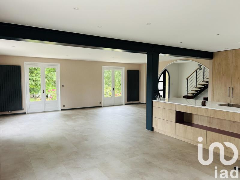 Maison - 216 m² - 8 pièces