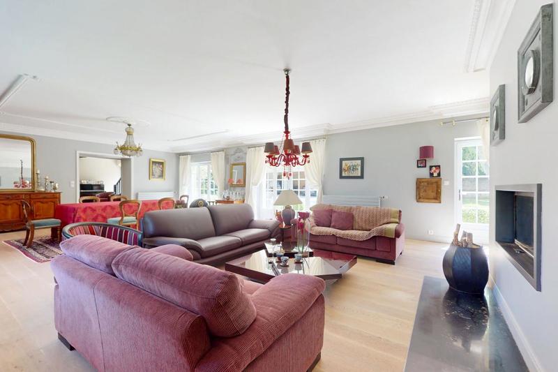Demeure - 327 m² - 5 pièces