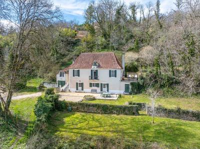 Maison traditionnelle - 130 m² - 8 pièces