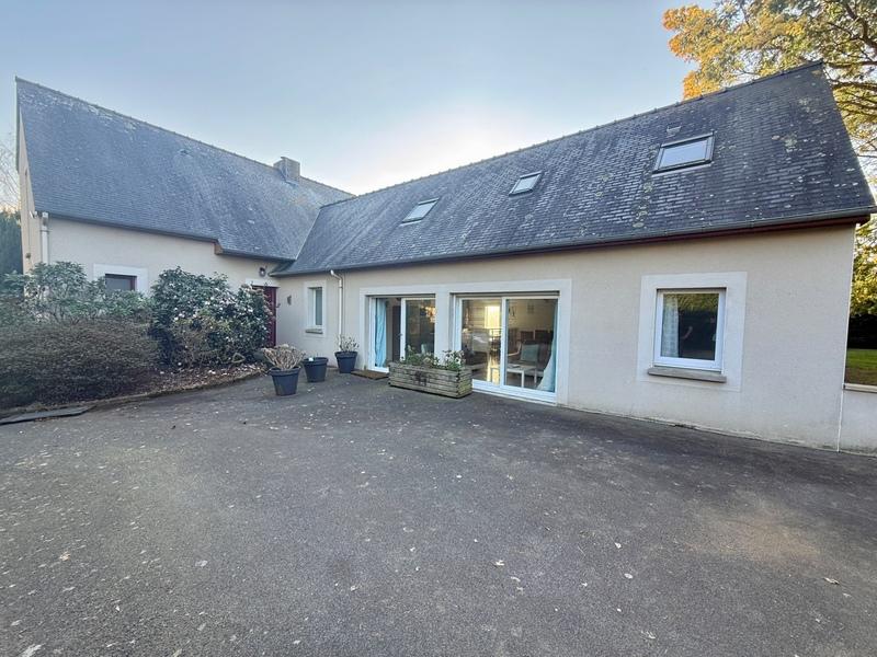 Maison - 200 m² - 10 pièces