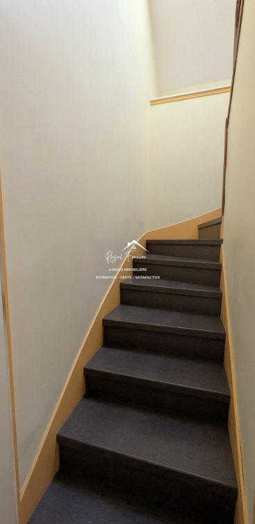 Maison - 192 m² - 11 pièces