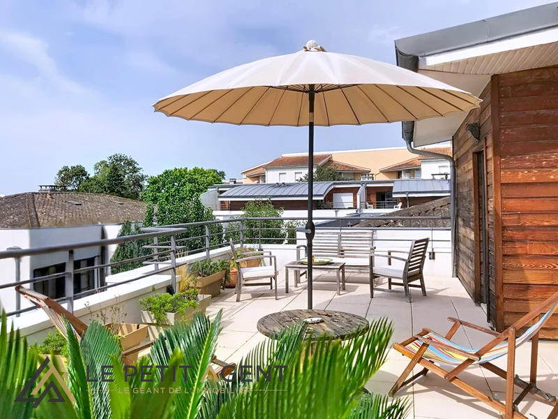 Appartement - 237 m² - 7 pièces