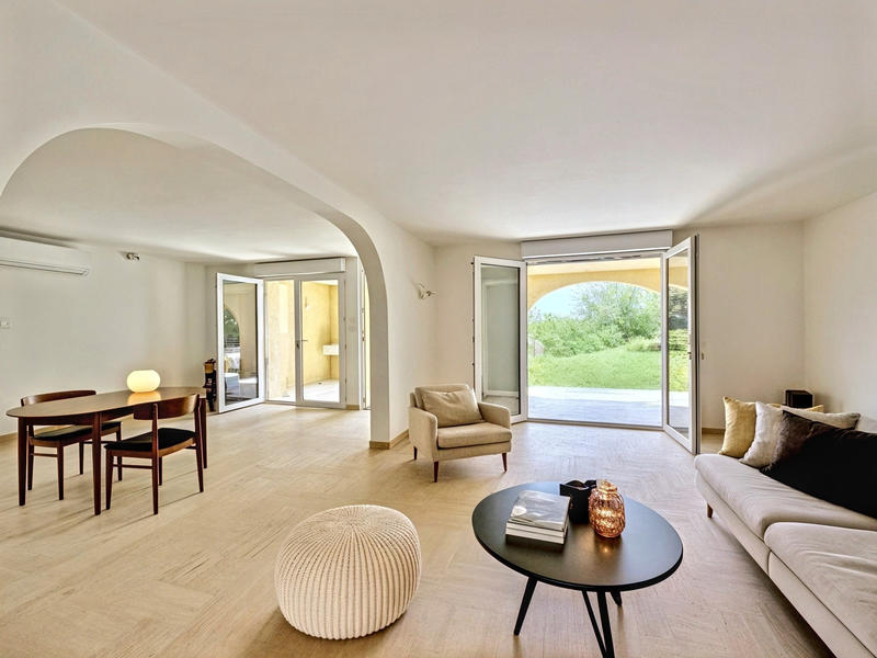 Maison - 297 m² - 11 pièces