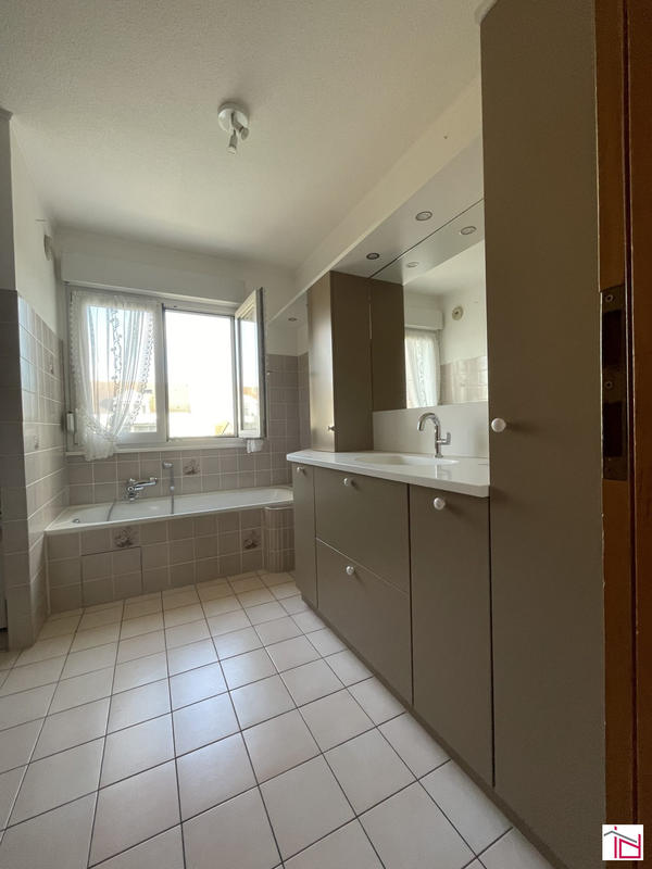 Appartement - 81 m² - 3 pièces