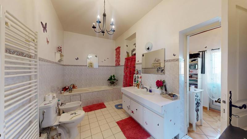 Appartement - 125 m² - 5 pièces