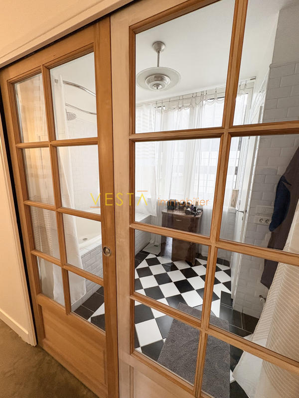 Loft - 167 m² - 6 pièces